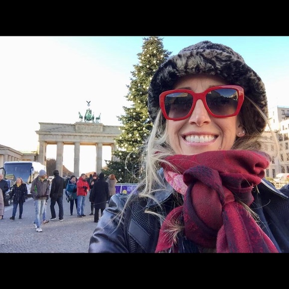 Meet your Posher, Jenn - Picture 8 of 8